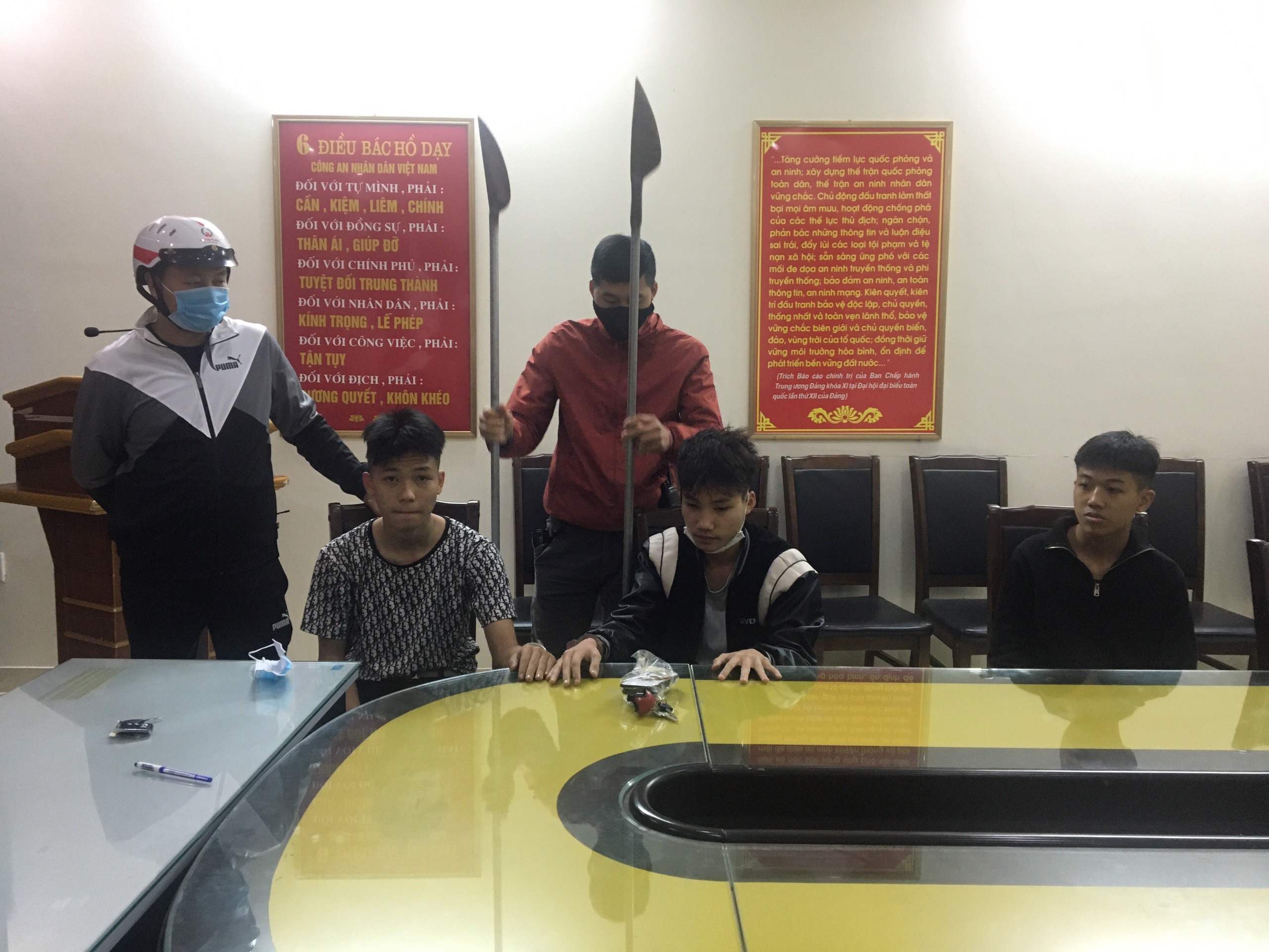 Phòng CSGT đường bộ - đường sắt: Tiếp tục bắt giữ nhiều đối tượng lạng lách, mang theo hung khí